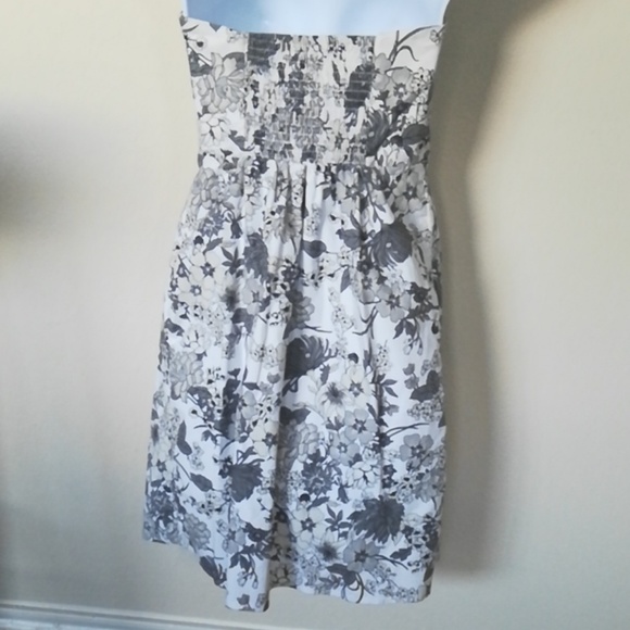 2 small dresses - Picture 3 of 7